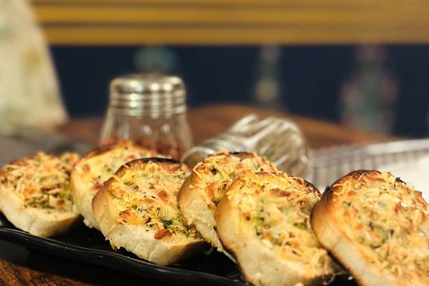 Delicious garlic bread served at our Udaipur rooftop café